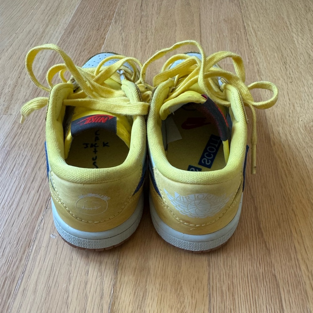 Travis Scott Jordan 1 Retro Low (Canary) - Picture 4 of 6